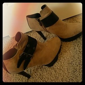Guess platform low top boots